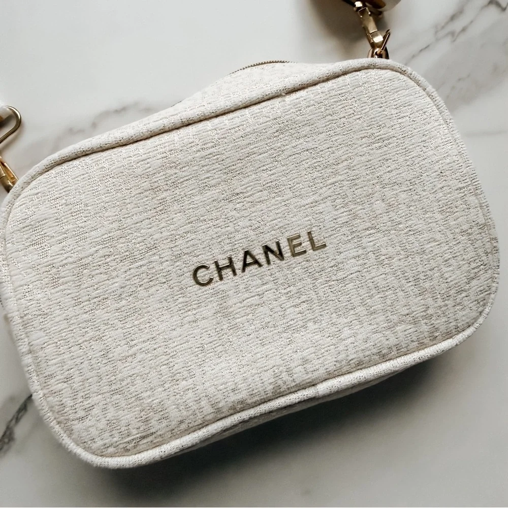 Chanel Beaute as Crossbody - Picture 10 of 10